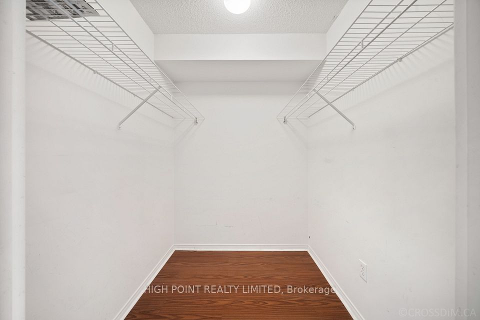 11 Townsgate Drive 915, Vaughan, ON L4J 8G4 15