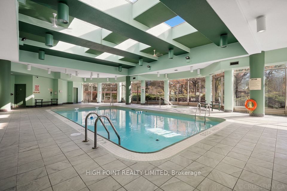 11 Townsgate Drive 915, Vaughan, ON L4J 8G4 23