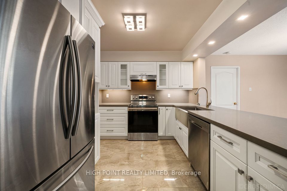 11 Townsgate Drive 915, Vaughan, ON L4J 8G4 6