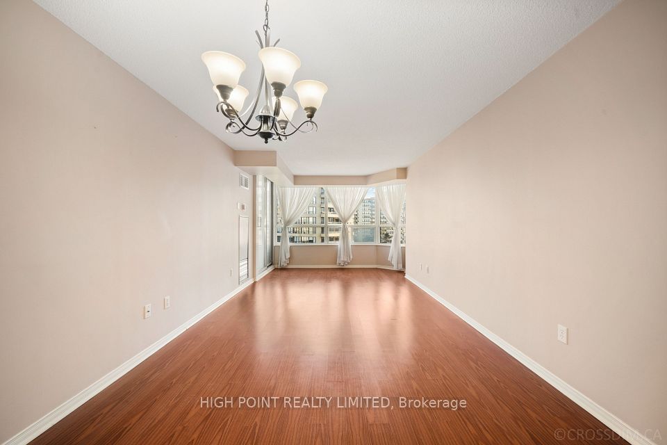 11 Townsgate Drive 915, Vaughan, ON L4J 8G4 9
