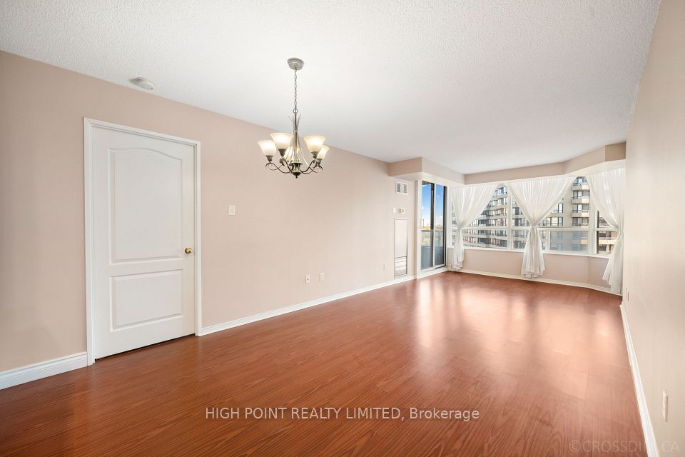 11 Townsgate Drive 915, Vaughan, ON L4J 8G4 8