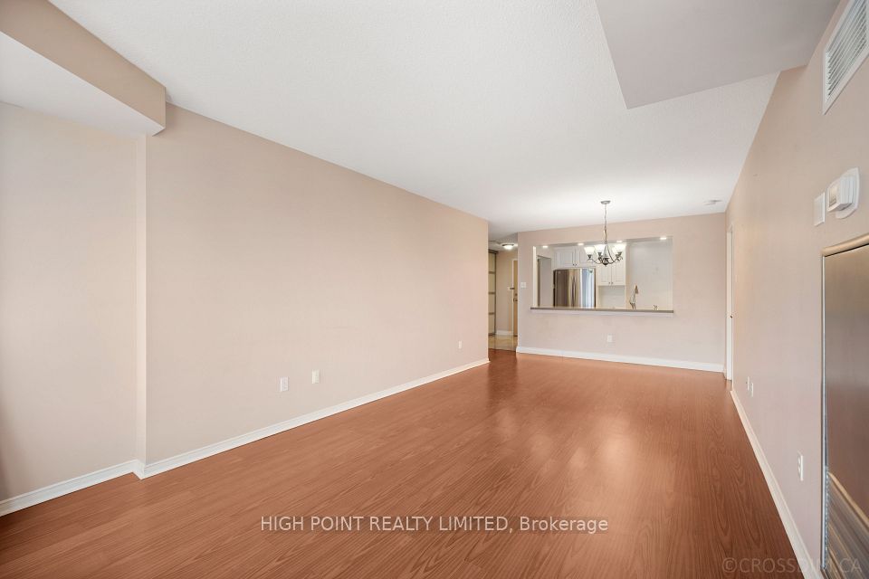 11 Townsgate Drive 915, Vaughan, ON L4J 8G4 11
