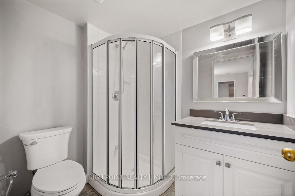 11 Townsgate Drive 915, Vaughan, ON L4J 8G4 18