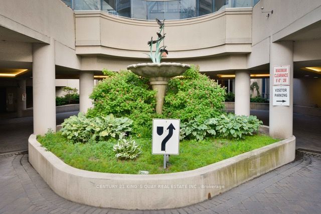 23 Cox Boulevard 572, Markham, ON L3R 7Z9 4