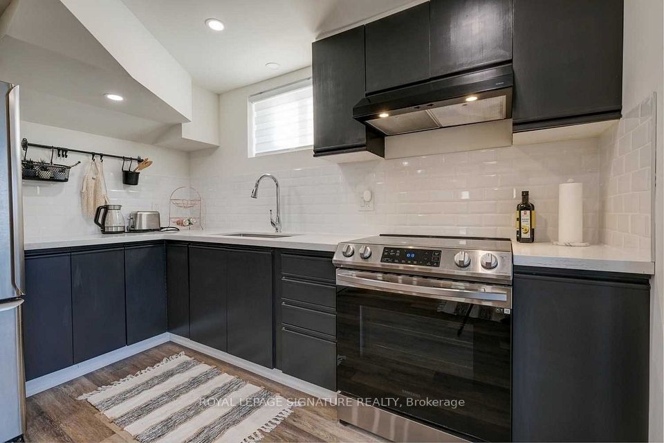 84 Whitburn Crescent Bsmt, Vaughan, ON L6A 1M7 11
