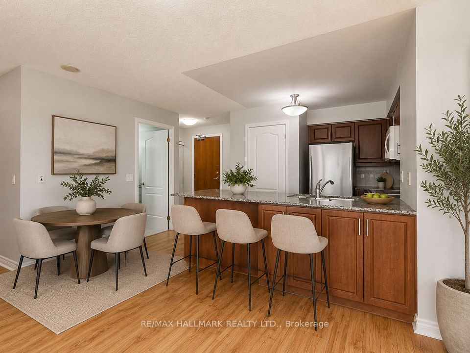 60 Disera Drive 307, Vaughan, ON L4J 9G1 6