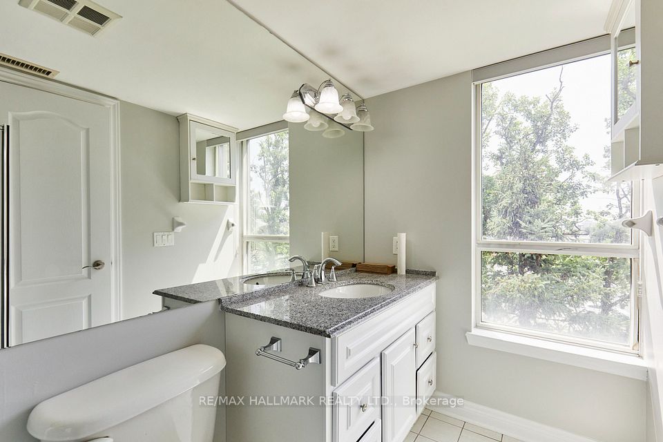 60 Disera Drive 307, Vaughan, ON L4J 9G1 21