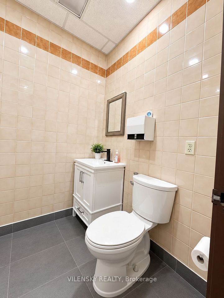 3300 Steeles Avenue W 8, Vaughan, ON L4K 2Y4 9