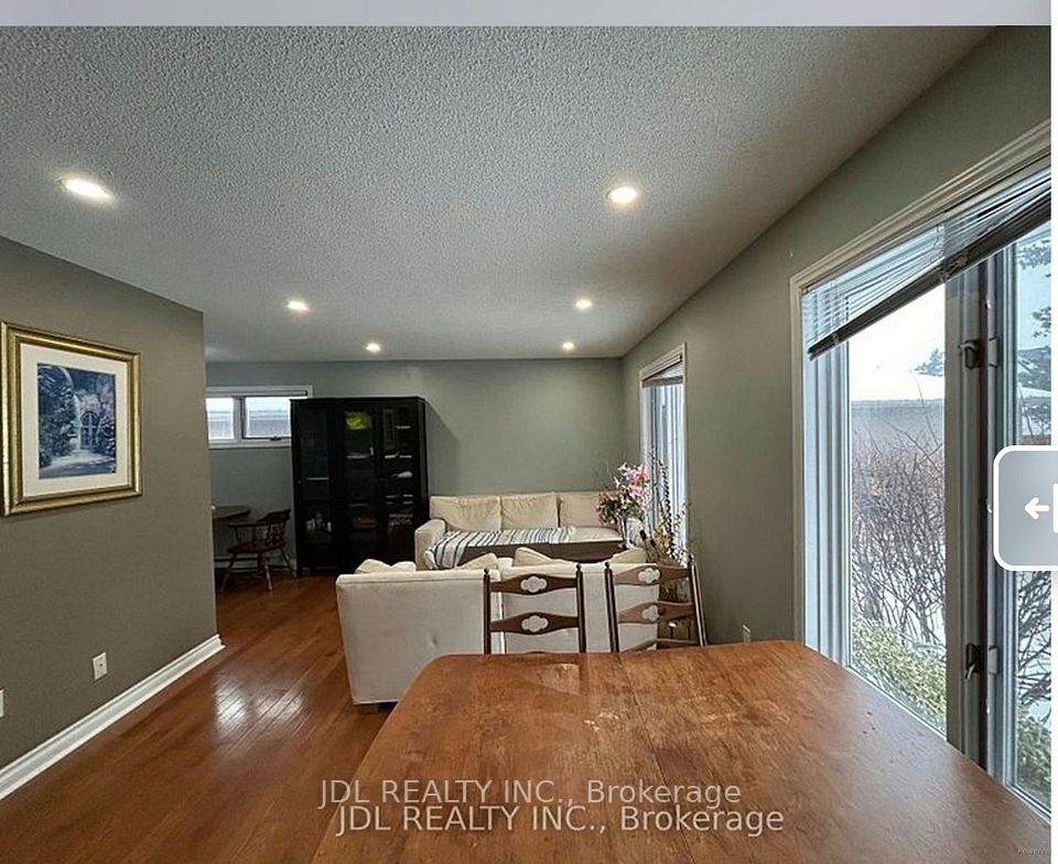 110 Robinson St Street Large Bedroom main floor, Markham, ON L3P 1P1 3