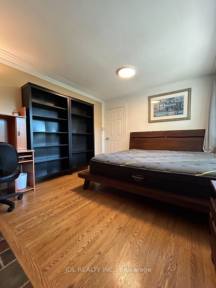 110 Robinson St Street Large Bedroom main floor, Markham, ON L3P 1P1 11
