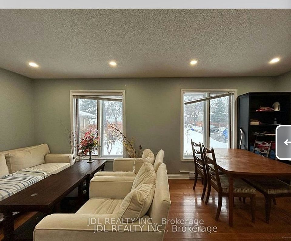 110 Robinson St Street Large Bedroom main floor, Markham, ON L3P 1P1 2