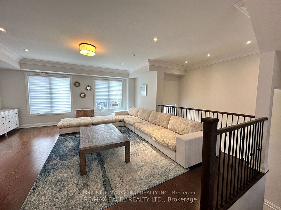 7 Caseley Way, Markham, ON L3R 1L4 2