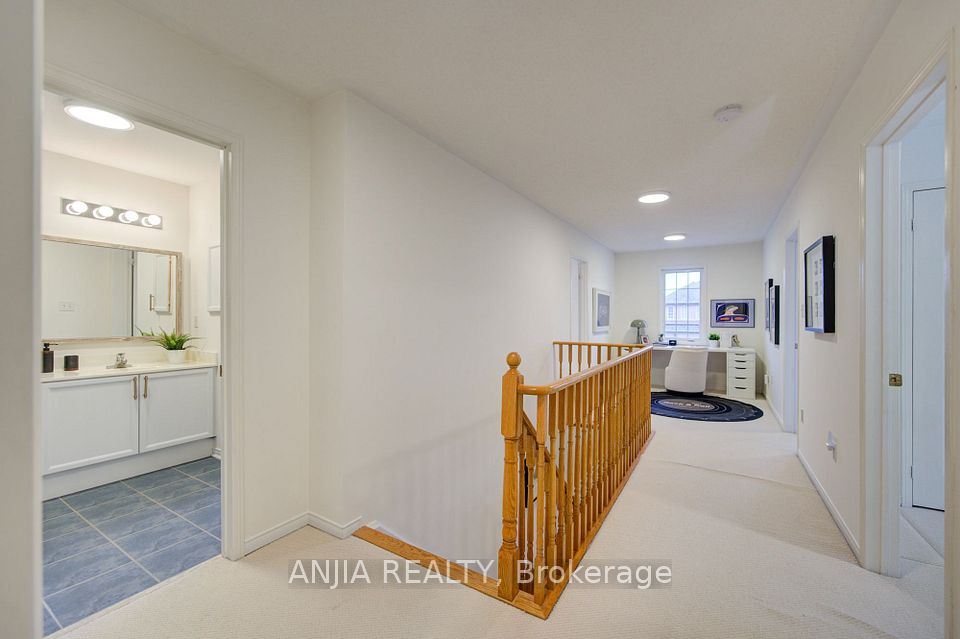 1 Aylesbury Gate, Markham, ON L6C 2R6 20