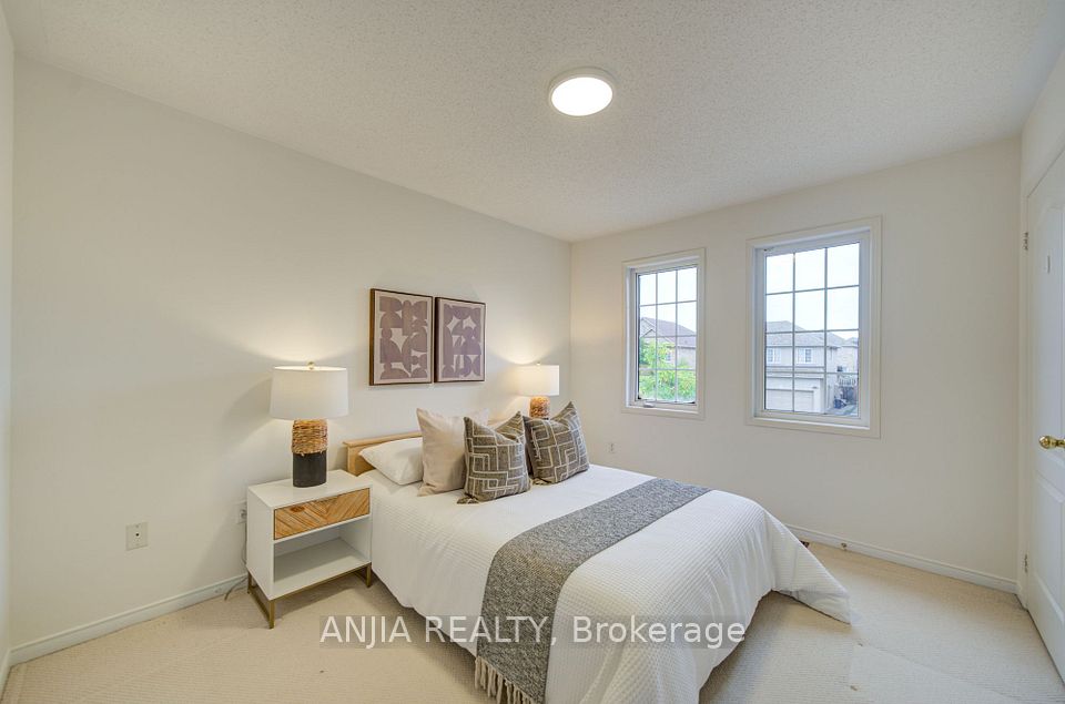 1 Aylesbury Gate, Markham, ON L6C 2R6 23