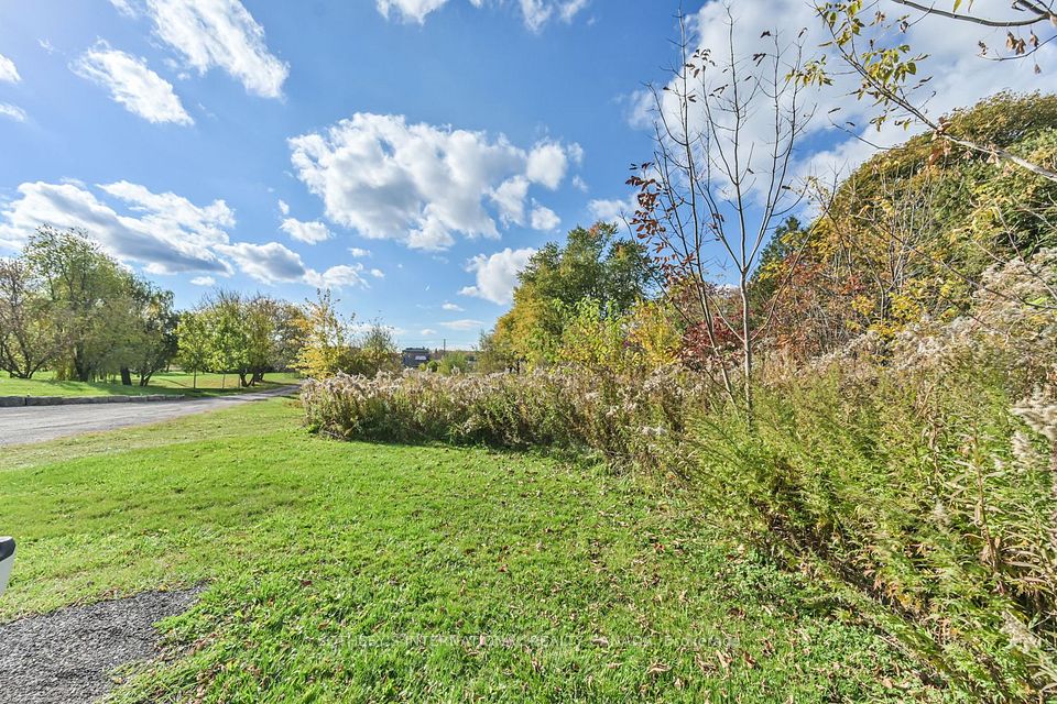12689 Leslie Street, Richmond Hill, ON L4E 1A2 15