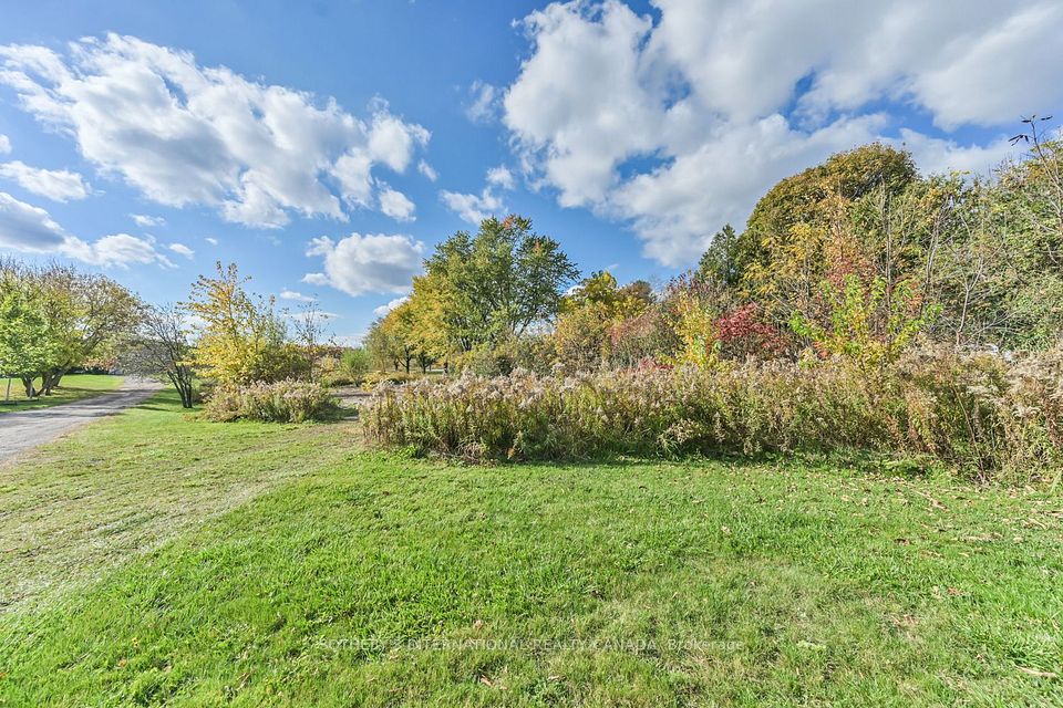 12689 Leslie Street, Richmond Hill, ON L4E 1A2 16