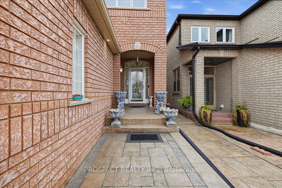 218 Sylwood Crescent, Vaughan, ON L6A 2P9 2