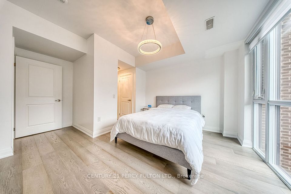 5289 Highway 7 D-803, Vaughan, ON L4L 0J1 22