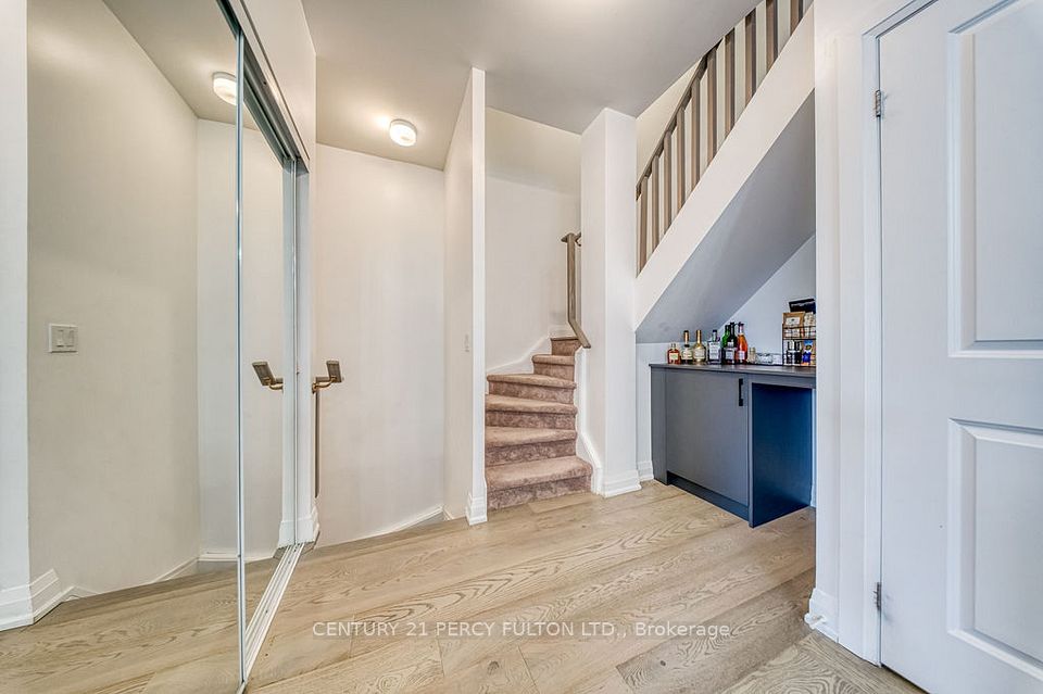 5289 Highway 7 D-803, Vaughan, ON L4L 0J1 3