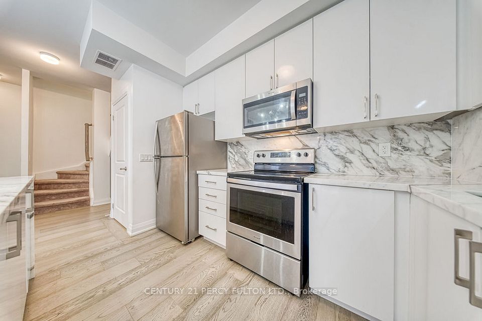 5289 Highway 7 D-803, Vaughan, ON L4L 0J1 8