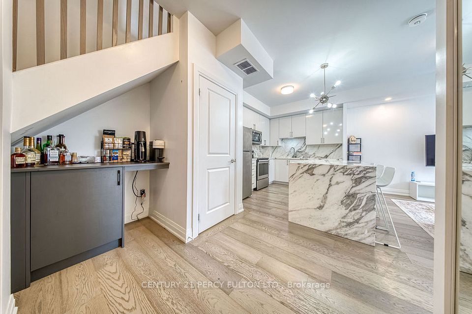 5289 Highway 7 D-803, Vaughan, ON L4L 0J1 4