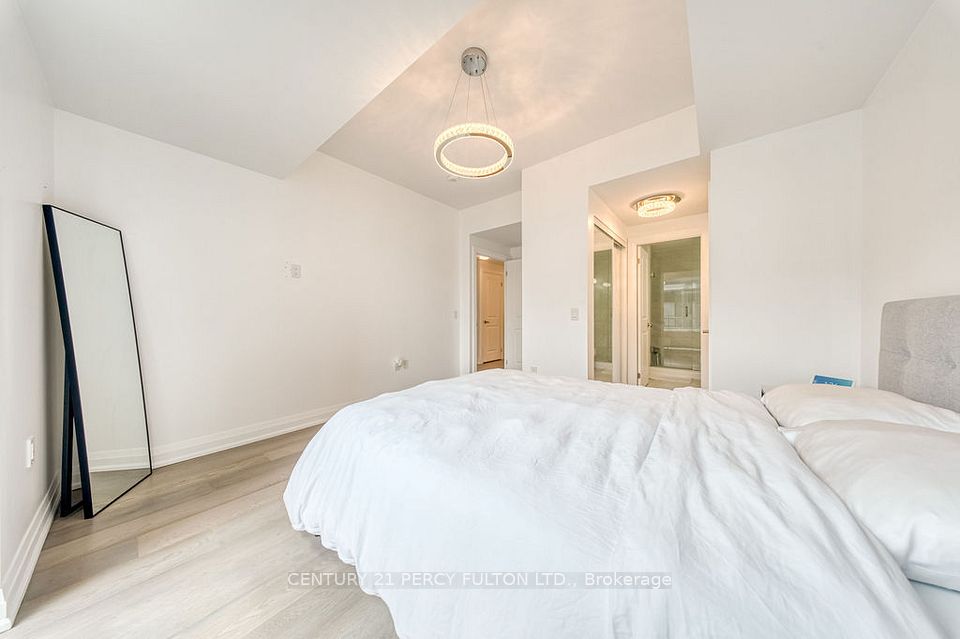 5289 Highway 7 D-803, Vaughan, ON L4L 0J1 23