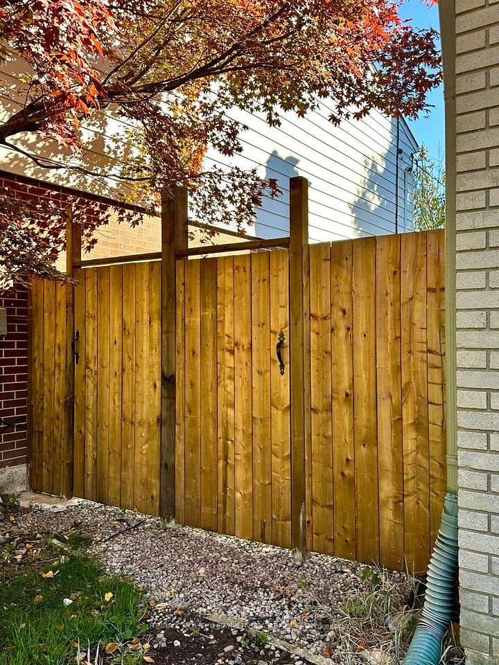 71 Royal Orchard Boulevard Basement, Markham, ON L3T 3C7 2