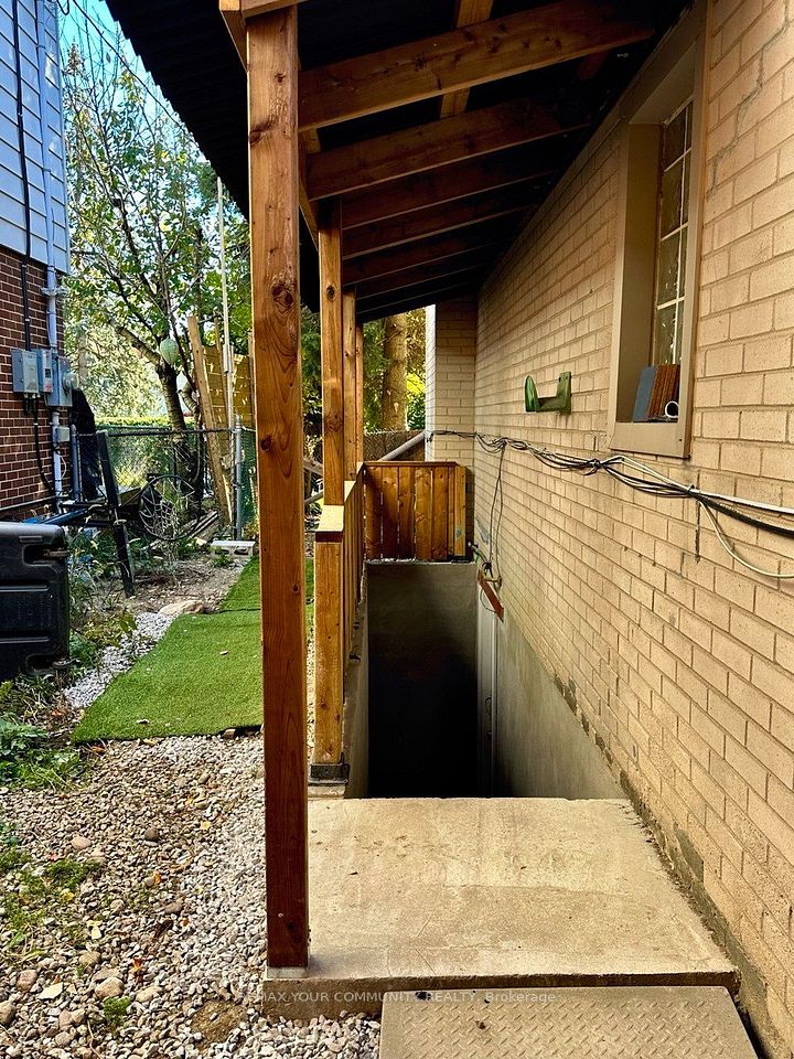 71 Royal Orchard Boulevard Basement, Markham, ON L3T 3C7 4