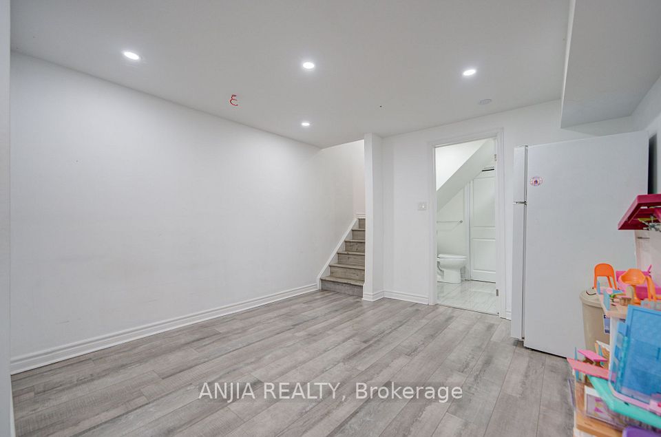 2434 Bur Oak Avenue, Markham, ON L6B 1J8 14