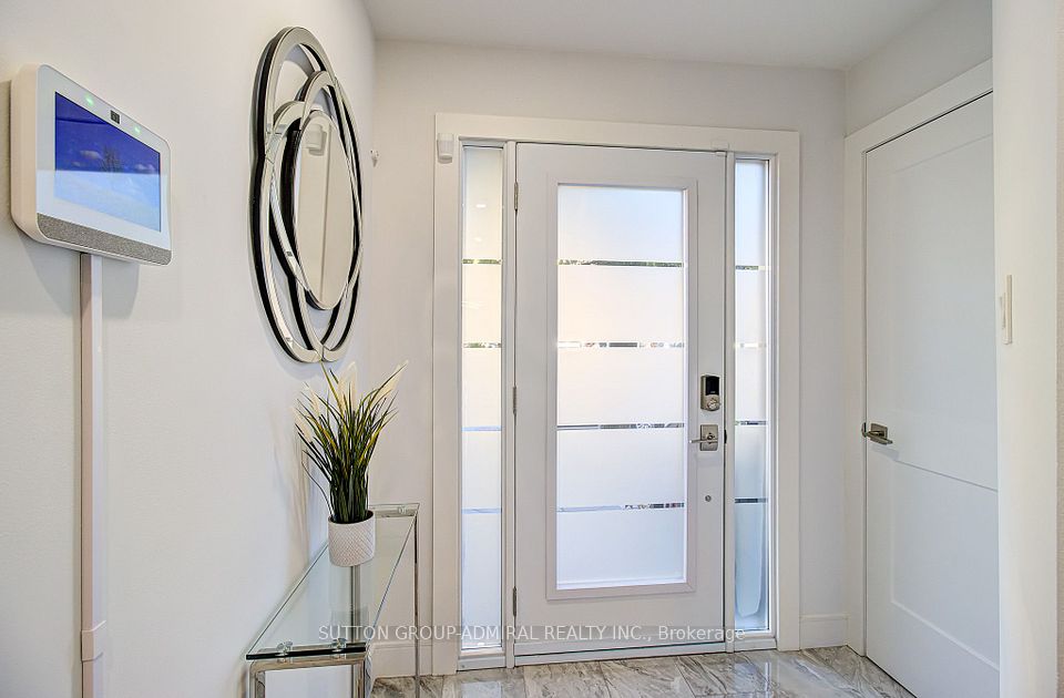 16 Beaumont Place, Vaughan, ON L4J 1X2 2
