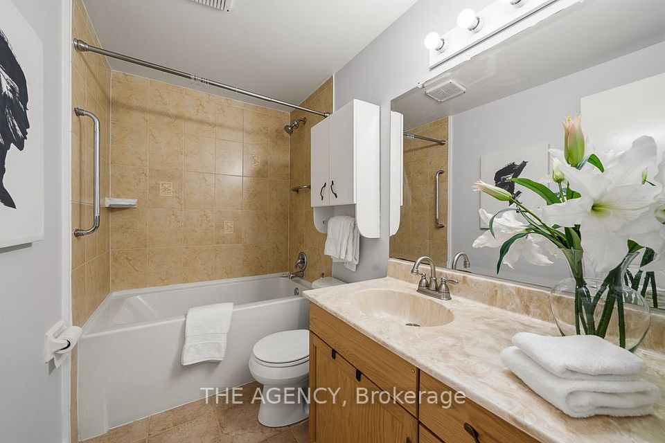 1 Wootten Way S 32, Markham, ON L3P 3H7 16
