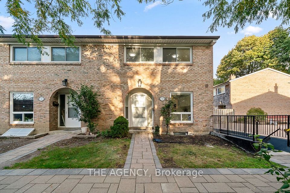 Condo Townhouse at 1 Wootten Way S 32, Markham, ON L3P 3H7