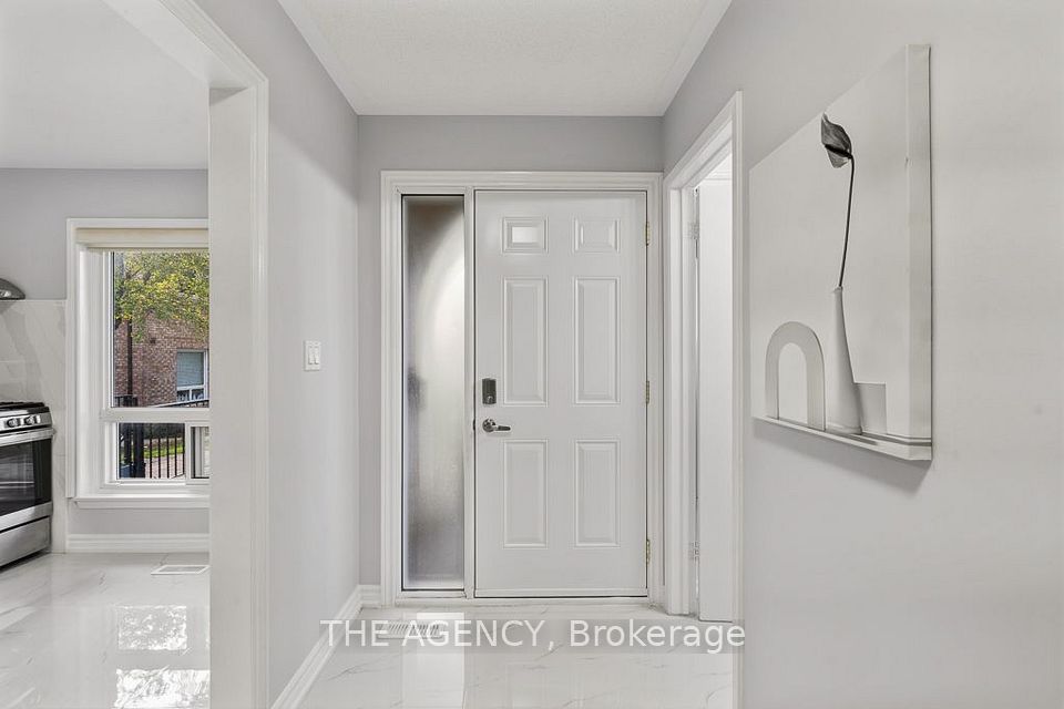 1 Wootten Way S 32, Markham, ON L3P 3H7 2