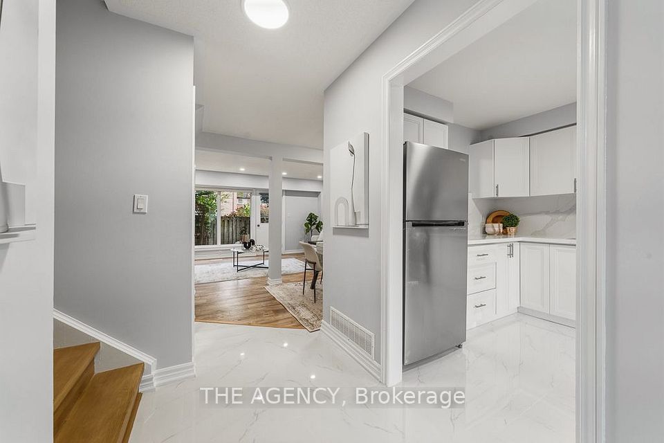 1 Wootten Way S 32, Markham, ON L3P 3H7 3