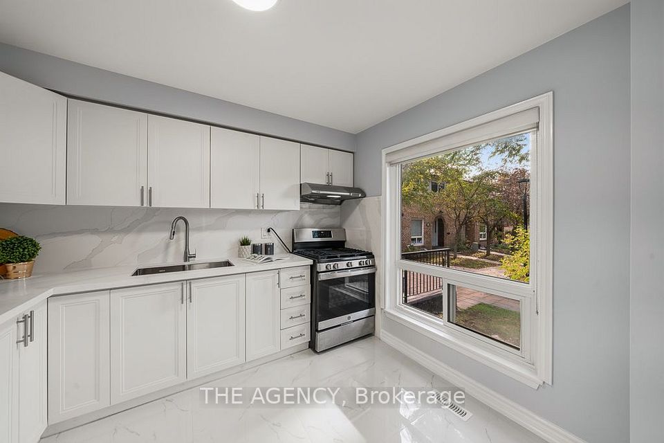 1 Wootten Way S 32, Markham, ON L3P 3H7 6