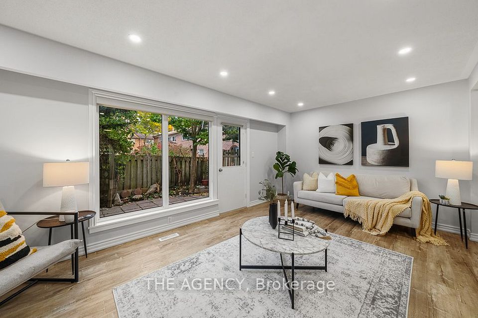1 Wootten Way S 32, Markham, ON L3P 3H7 10