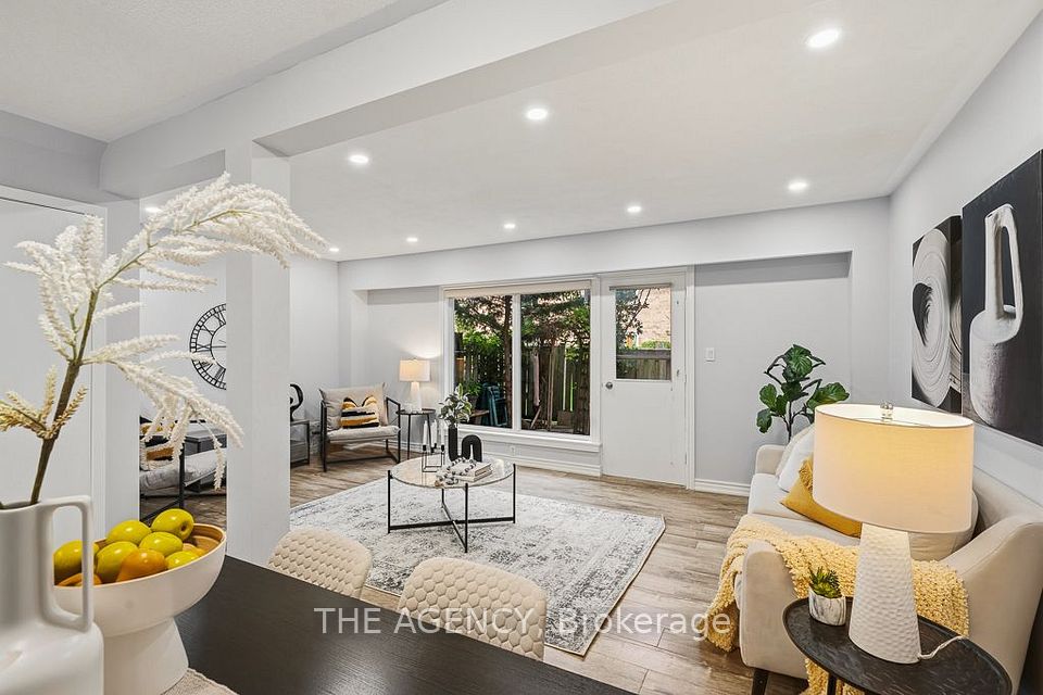 1 Wootten Way S 32, Markham, ON L3P 3H7 9