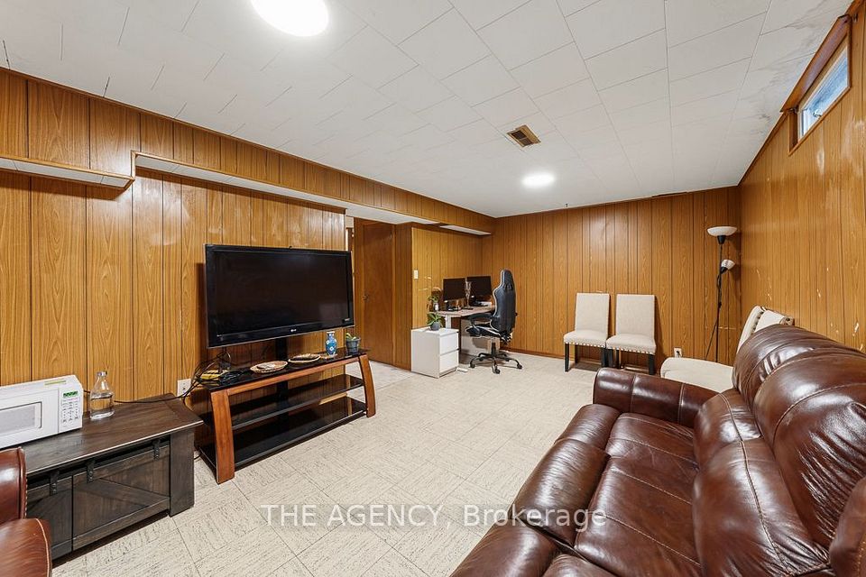 1 Wootten Way S 32, Markham, ON L3P 3H7 24