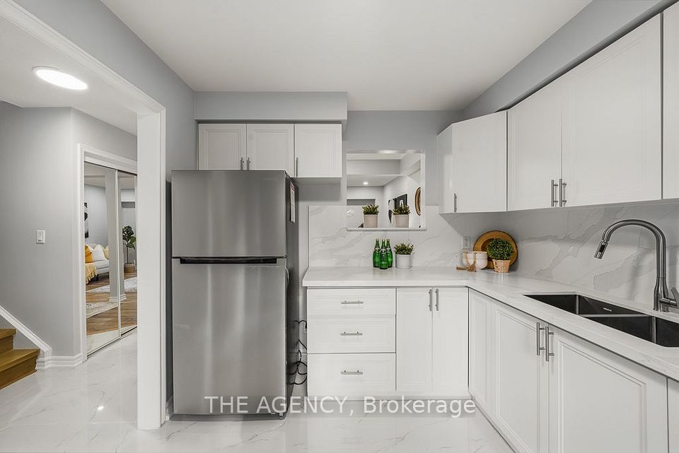 1 Wootten Way S 32, Markham, ON L3P 3H7 5