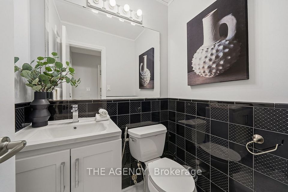 1 Wootten Way S 32, Markham, ON L3P 3H7 12