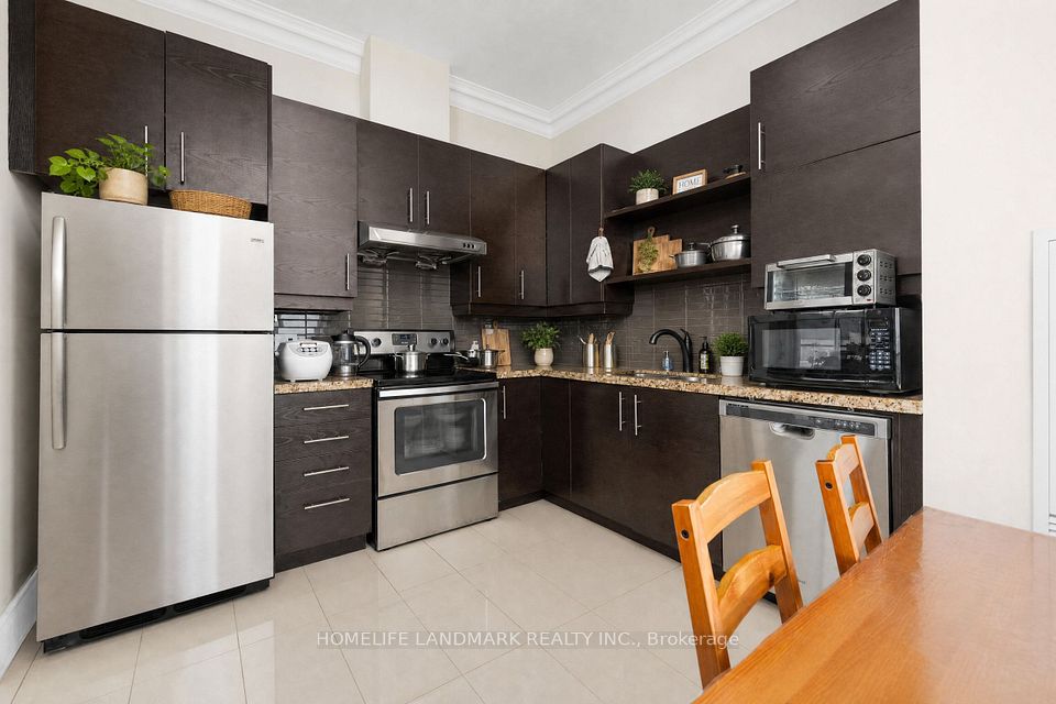 325 South Park Road 325-PH9, Markham, ON L3T 0B8 9