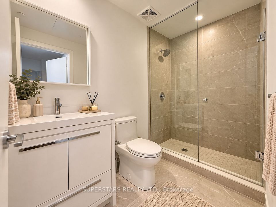 5 Meadowdale Road 2710, Vaughan, ON L4K 0C7 3