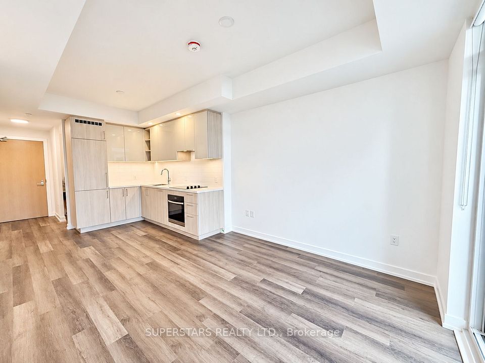 5 Meadowdale Road 2710, Vaughan, ON L4K 0C7 6