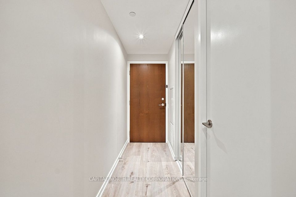 7890 Jane Street 1612, Vaughan, ON L4K 0K9 5