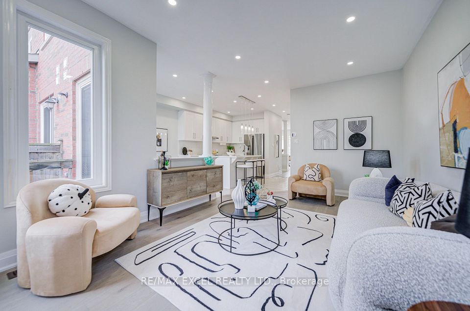 22 Pitney Avenue, Richmond Hill, ON L4E 4Y6 16