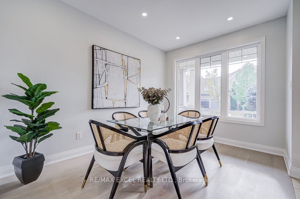 22 Pitney Avenue, Richmond Hill, ON L4E 4Y6 3