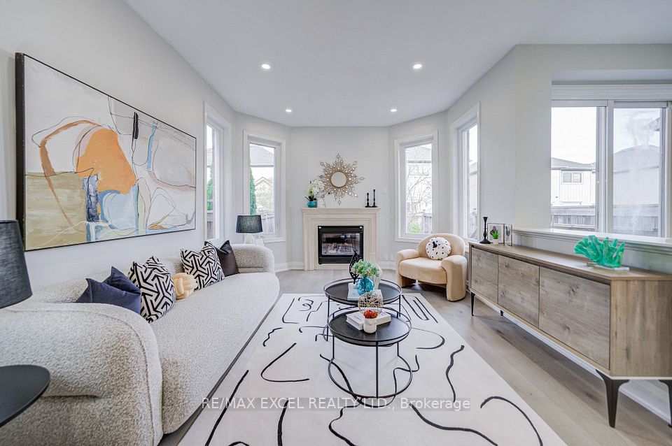 22 Pitney Avenue, Richmond Hill, ON L4E 4Y6 14