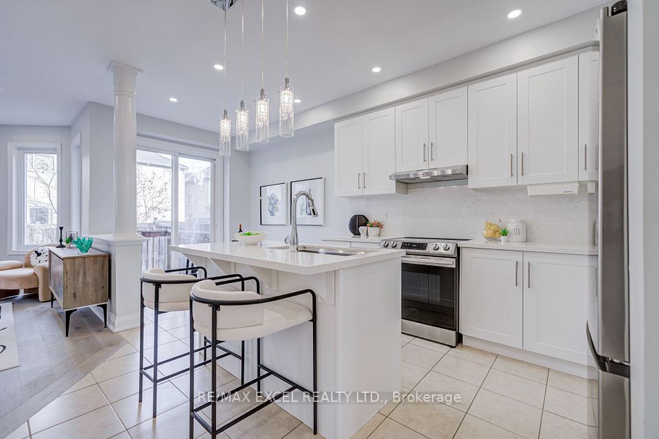 22 Pitney Avenue, Richmond Hill, ON L4E 4Y6 7