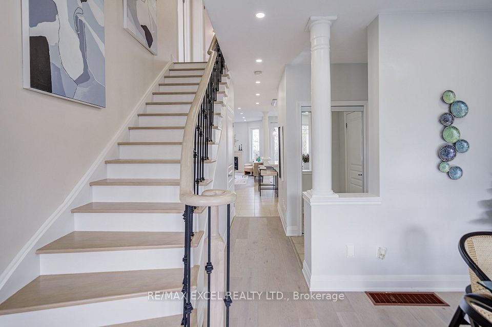 22 Pitney Avenue, Richmond Hill, ON L4E 4Y6 5