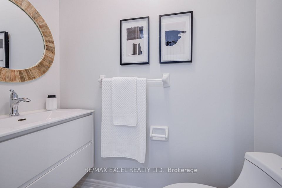 22 Pitney Avenue, Richmond Hill, ON L4E 4Y6 6